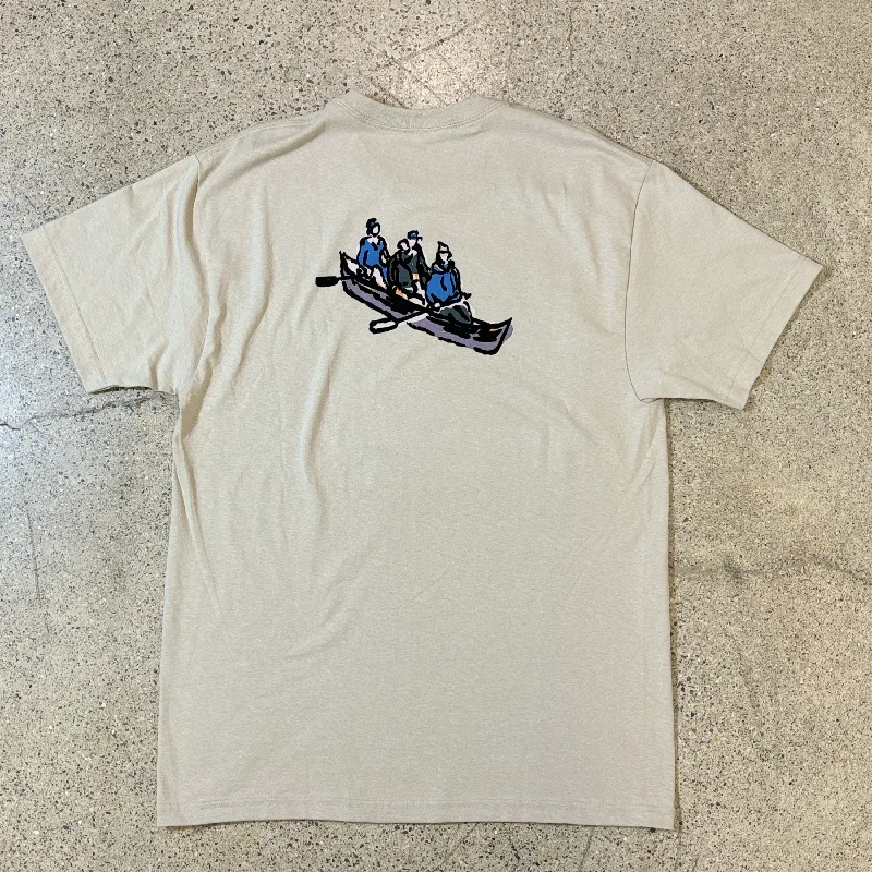 FAMILIA CANOE TEE - SAND