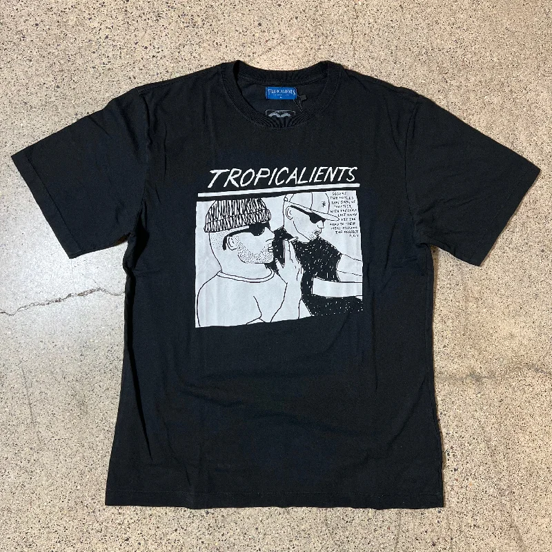 TROPICALIENTS SOUZAS TEE - BLACK